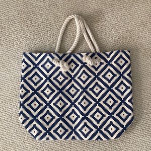 Summer & Rose Blue and Cream Patterned Tote Bag with Rope Accent Handles NWOT